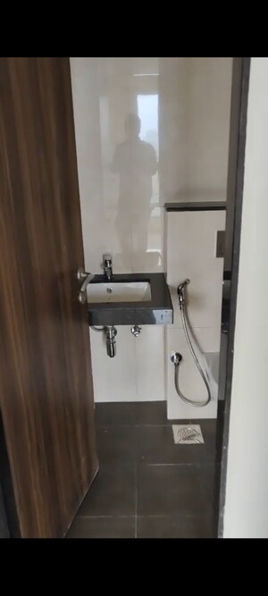  2 BHK Apartment at Sheth Zuri, Laxmi Nagar – for Rent