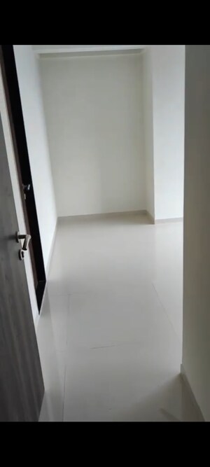 Room in 2 BHK Apartment at Sheth Zuri, Laxmi Nagar – for Rent