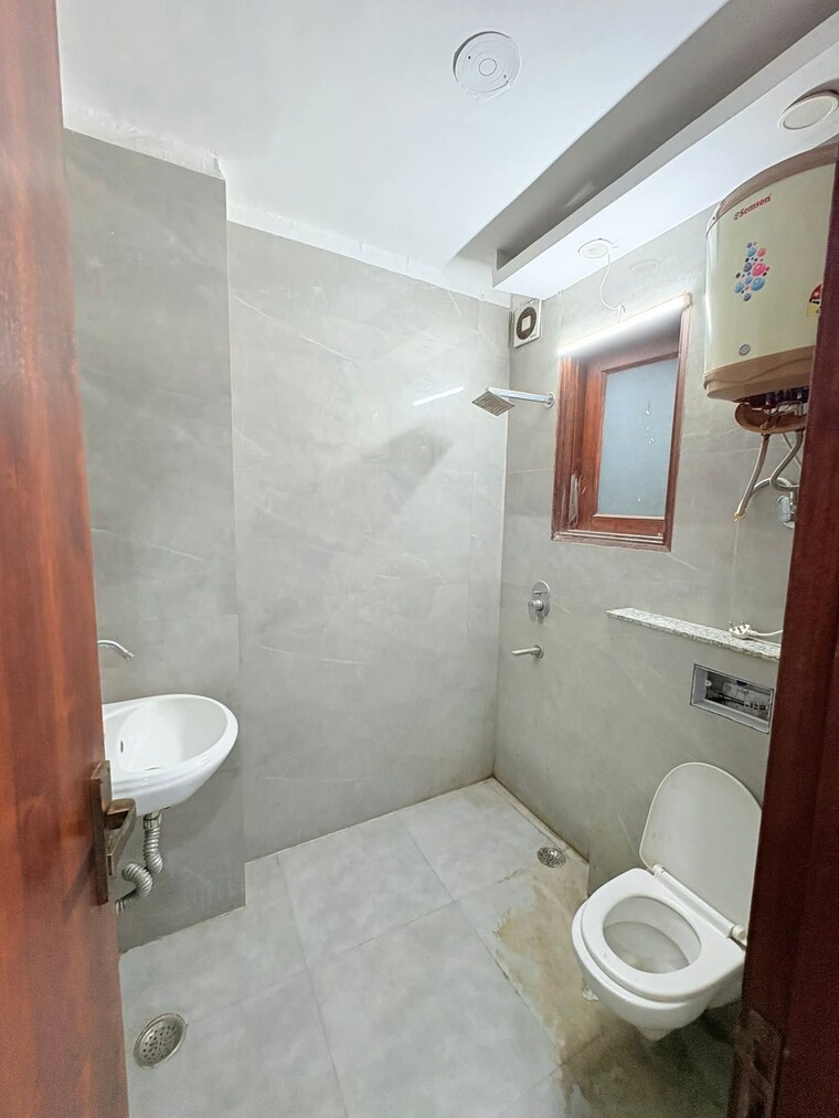 Bathroom, saket 2 Bedroom 900 Sq.Ft. Builder Floor In Saket Delhi 9621171