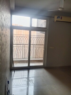 Room in 3 BHK Apartment at Mahagun Mywoods, Sector 16c Greater Noida – for Rent