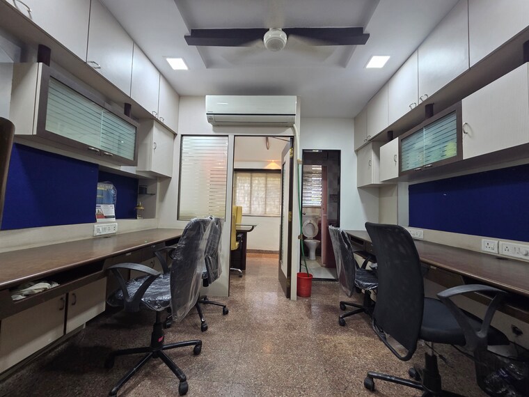 Team Area, goregaon east Commercial Office Space 260 Sq.Ft. In Goregaon East Mumbai 9621174