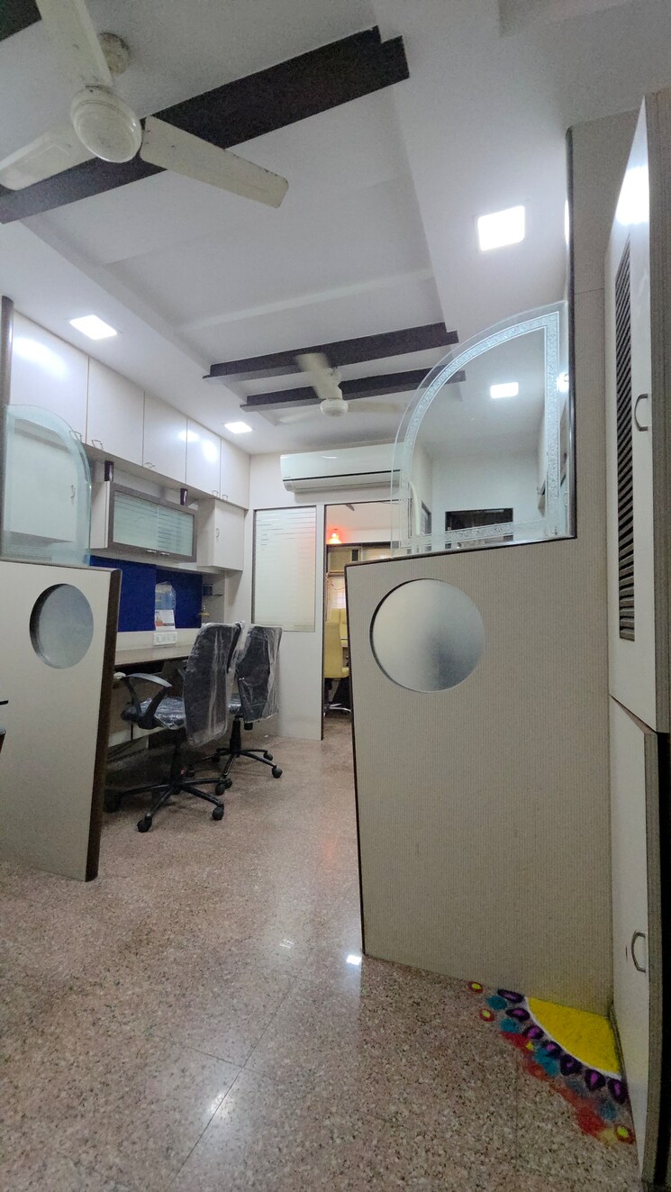 Team Area, goregaon east Commercial Office Space 260 Sq.Ft. In Goregaon East Mumbai 9621174