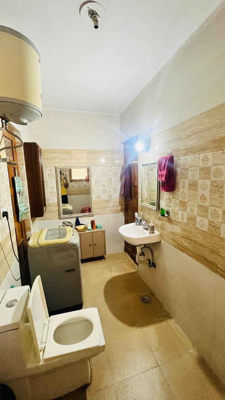 Bathroom, sector 21 2 Bedroom 1000 Sq.Ft. Independent House In Sector 21 Gurgaon 9621284