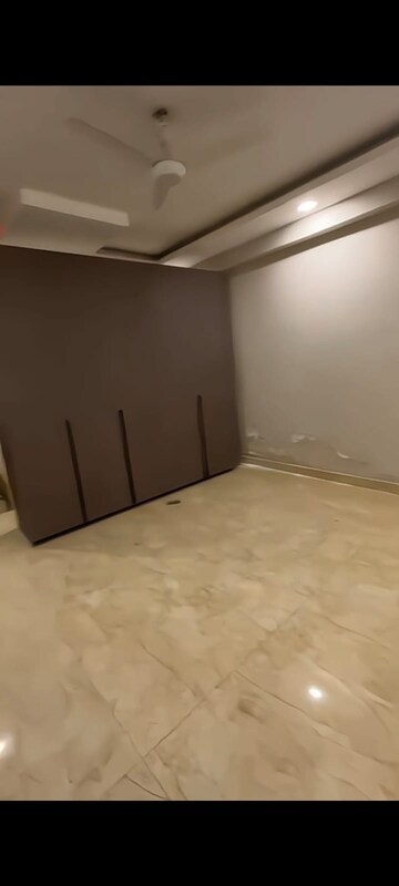 Room in 3 BHK Builder Floor at Saket – for Rent