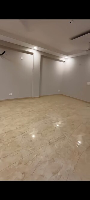 Room in 3 BHK Builder Floor at Saket – for Rent