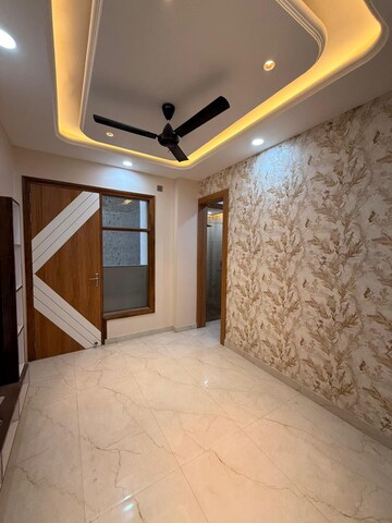 Bedroom in 2 BHK Builder Floor at Rps Palms, Sector 88 – for Sale