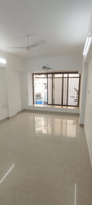Room in 3 BHK Apartment at Sunrise Apartment Andheri, Andheri West – for Rent