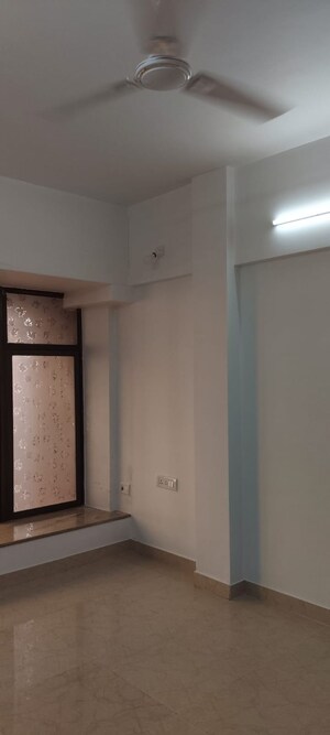 Room in 3 BHK Apartment at Sunrise Apartment Andheri, Andheri West – for Rent