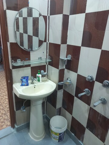 Attached Bathroom in 1 BHK Builder Floor at Om Vihar – for Rent