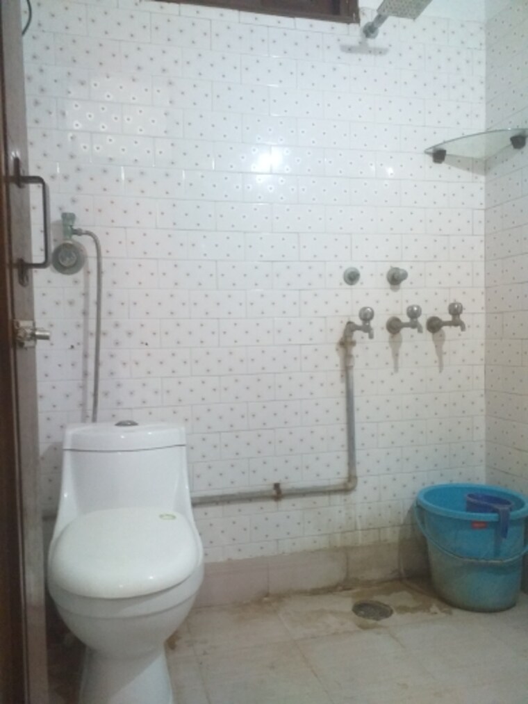 Bathroom, new rajinder nagar 3 Bedroom 1530 Sq.Ft. Builder Floor In New Rajinder Nagar Delhi 9621630