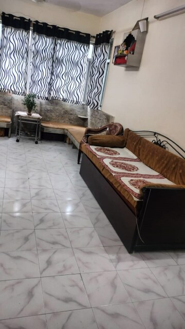 Bedroom in 2 BHK Apartment at Santacruz West – for Rent