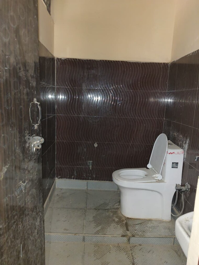 Bathroom, uttam nagar 2 Bedroom 700 Sq.Ft. Builder Floor In Uttam Nagar Delhi 9621591