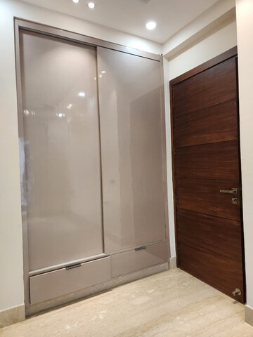 Room in 4 BHK Builder Floor at Palam Vihar Residents Association, Palam Vihar – for Rent