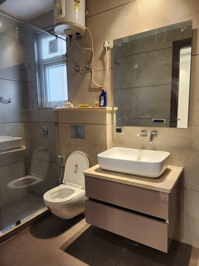 Bathroom, palam-vihar-residents-association 4 Bedroom 360 Sq.Yd. Builder Floor In Palam Vihar Gurgaon 9621619