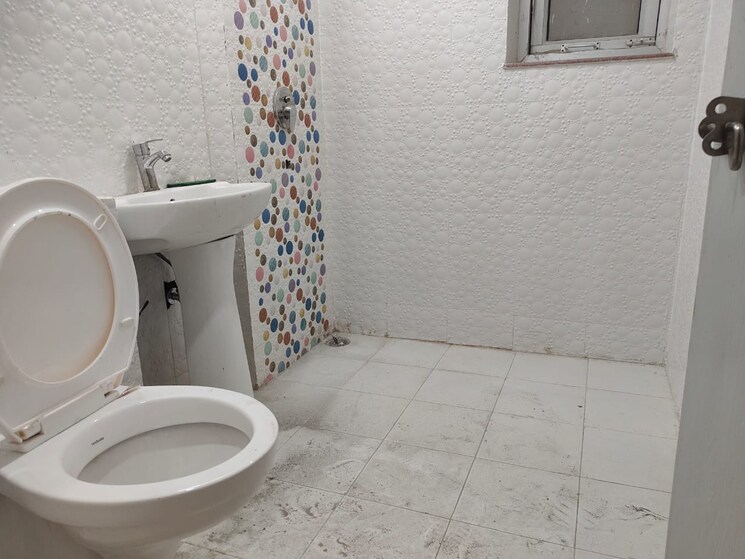 Bathroom, sector 19b dwarka 4 Bedroom 2200 Sq.Ft. Apartment In Sector 19b Dwarka Delhi 9620938