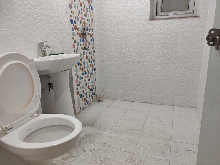Bathroom, sector 19b dwarka 4 Bedroom 2200 Sq.Ft. Apartment In Sector 19b Dwarka Delhi 9620938