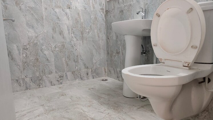 Attached Bathroom, sector 19b dwarka 4 Bedroom 2200 Sq.Ft. Apartment In Sector 19b Dwarka Delhi 9620938