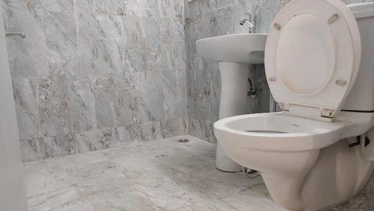 Attached Bathroom, sector 19b dwarka 4 Bedroom 2200 Sq.Ft. Apartment In Sector 19b Dwarka Delhi 9620938