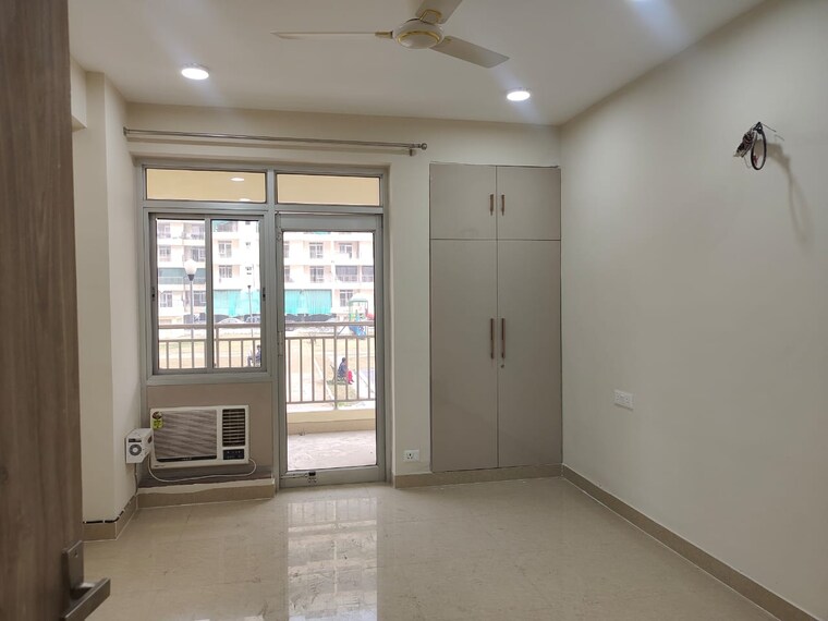 Room, sector 19b dwarka 4 Bedroom 2200 Sq.Ft. Apartment In Sector 19b Dwarka Delhi 9620938