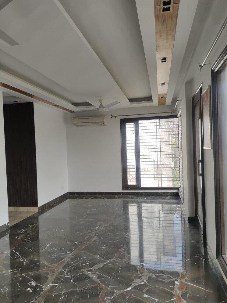 undefined, shivalik colony 3 Bedroom 222 Sq.Yd. Builder Floor In Shivalik Colony Delhi 9622178