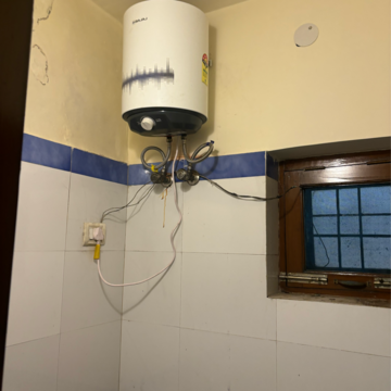 Furnished Amenities in 1 BHK Apartment at RWA Metro Apartments, Sector 52 – for Sale