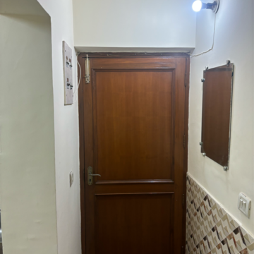 Furnished Amenities in 1 BHK Apartment at RWA Metro Apartments, Sector 52 – for Sale