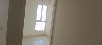 Room in 2 BHK Apartment at Signature Global Prime, Sector 63a – for Sale