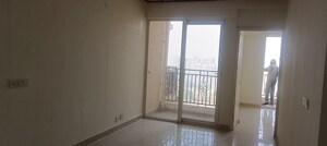 Room in 2 BHK Apartment at Signature Global Prime, Sector 63a – for Sale