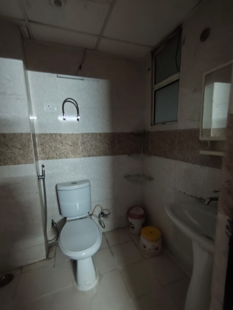 Attached Bathroom, prateek-grand-city 1.5 Bedroom 770 Sq.Ft. Apartment In Siddharth Vihar Ghaziabad 9621690