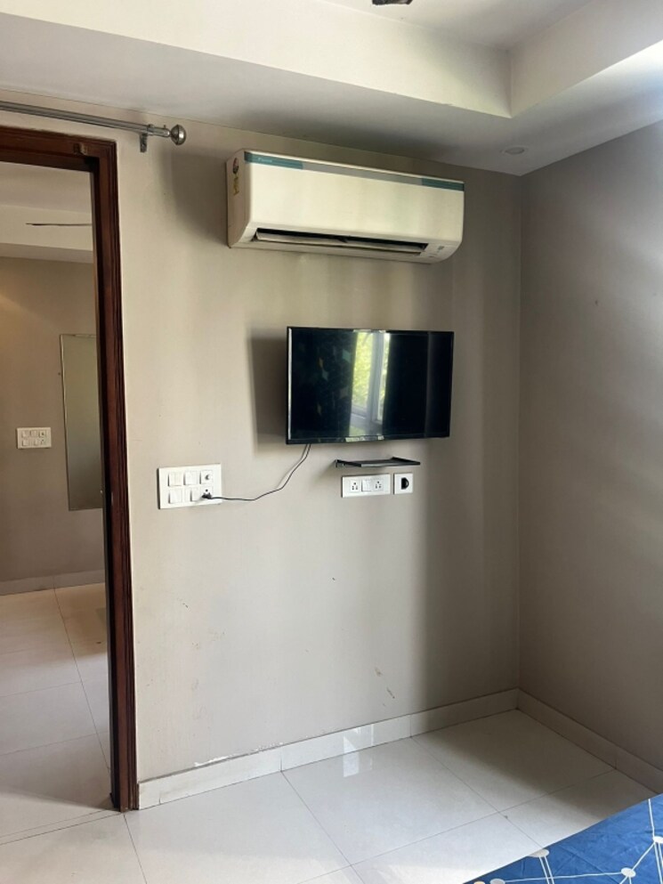 Room, sector 44 1.5 Bedroom 440 Sq.Ft. Builder Floor In Sector 44 Gurgaon 9621724