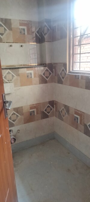 Attached Bathroom in 2 BHK Apartment at Janakpuri – for Rent