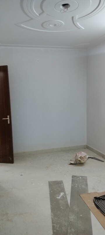 Room in 2 BHK Apartment at Janakpuri – for Rent
