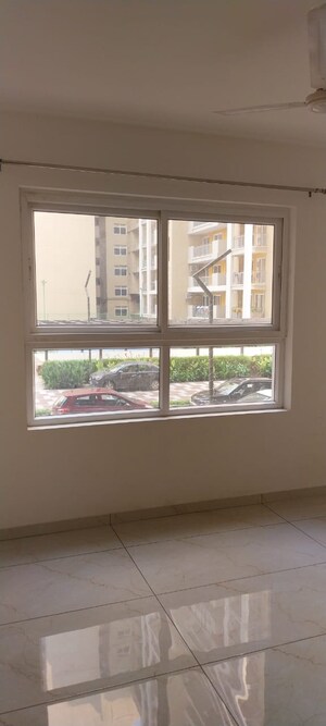 Room in 2 BHK Apartment at Rishita Manhattan, Gomti Nagar – for Rent