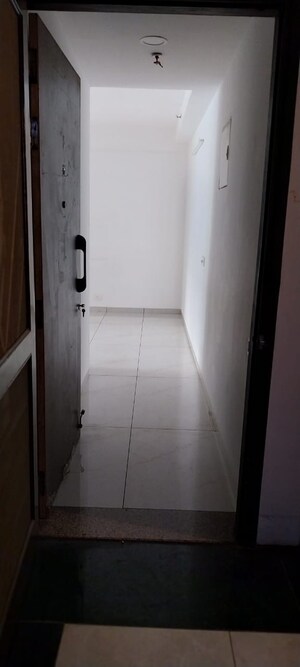 Room in 2 BHK Apartment at Rishita Manhattan, Gomti Nagar – for Rent