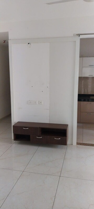 Room in 2 BHK Apartment at Rishita Manhattan, Gomti Nagar – for Rent