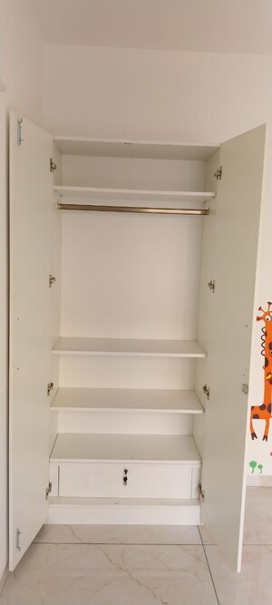 Room in 2 BHK Apartment at Rishita Manhattan, Gomti Nagar – for Rent