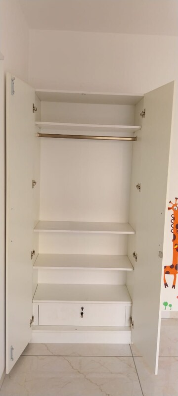 Room in 2 BHK Apartment at Rishita Manhattan, Gomti Nagar – for Rent