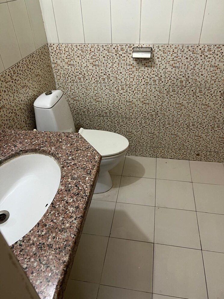 Bathroom, penta-homes 2 Bedroom 1300 Sq.Ft. Apartment In Vip Road Zirakpur 9621699