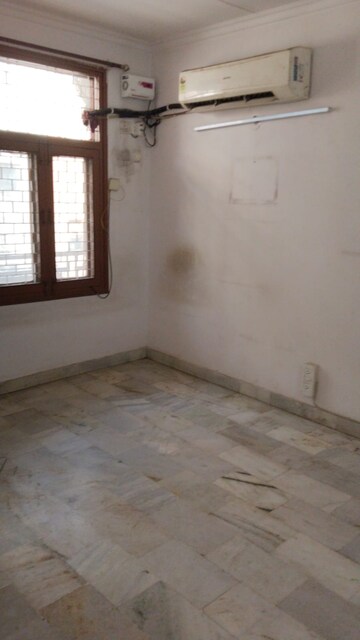 Room in 2 BHK Builder Floor at Malviya Nagar – for Rent