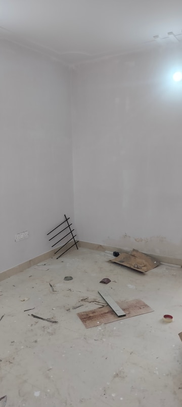 Room in 2 BHK Apartment at Janakpuri – for Rent