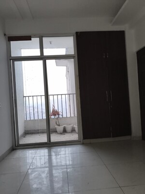Room in 2 BHK Apartment at Gaurs Siddhartham, Siddharth Vihar – for Rent