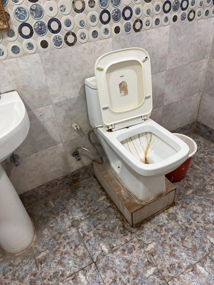 Bathroom, saya-gold-avenue 2 Bedroom 1080 Sq.Ft. Apartment In Vaibhav Khand Ghaziabad 9621843