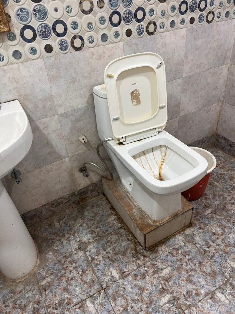 Bathroom, saya-gold-avenue 2 Bedroom 1080 Sq.Ft. Apartment In Vaibhav Khand Ghaziabad 9621843