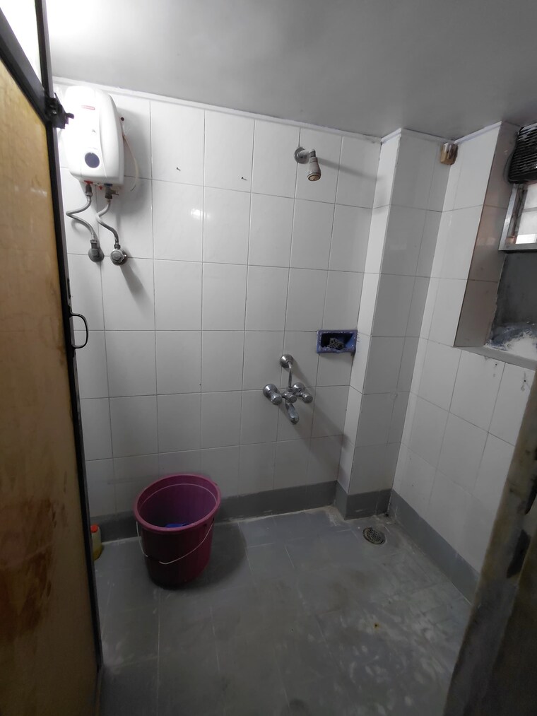 Bathroom, jogeshwari east 1 Bedroom 350 Sq.Ft. Apartment In Jogeshwari East Mumbai 9621845