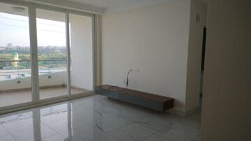 Room in 3 BHK Apartment at Mantri Lithos, Thanisandra – for Rent