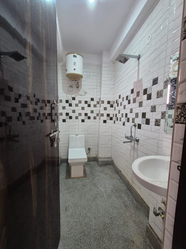 Attached Bathroom, saket 2 Bedroom 850 Sq.Ft. Builder Floor In Saket Delhi 9621859