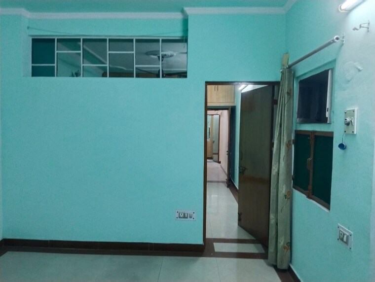 Room, janakpuri 3 Bedroom 1350 Sq.Ft. Apartment In Janakpuri Delhi 9621951