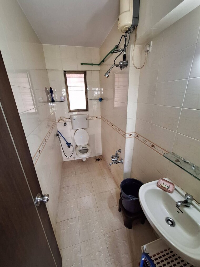 Bathroom, azad nagar 2 Bedroom 725 Sq.Ft. Apartment In Azad Nagar Mumbai 9622107