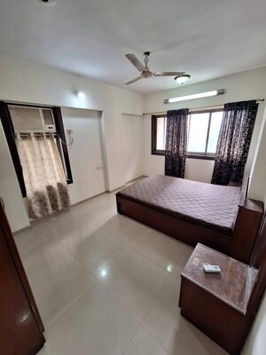 Room in 2 BHK Apartment at Azad Nagar – for Rent