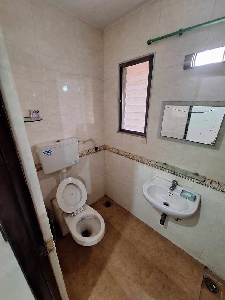 Bathroom, azad nagar 2 Bedroom 725 Sq.Ft. Apartment In Azad Nagar Mumbai 9622107